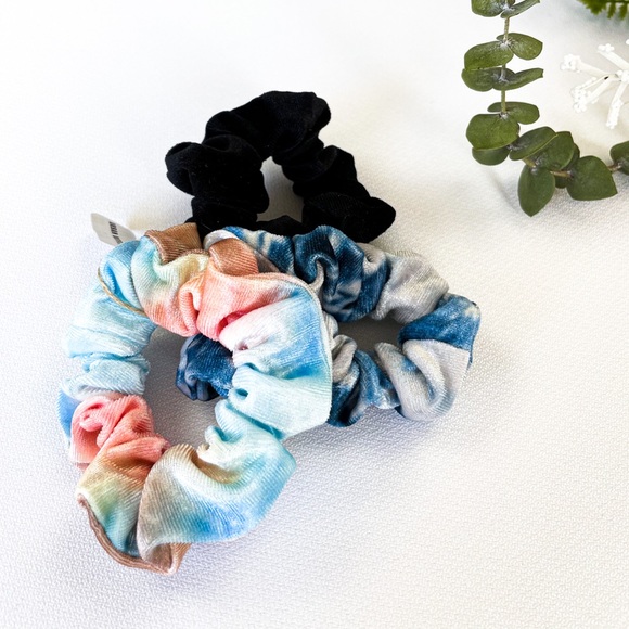 Urban Outfitters Accessories - NWT 3pc Velour Scrunchies